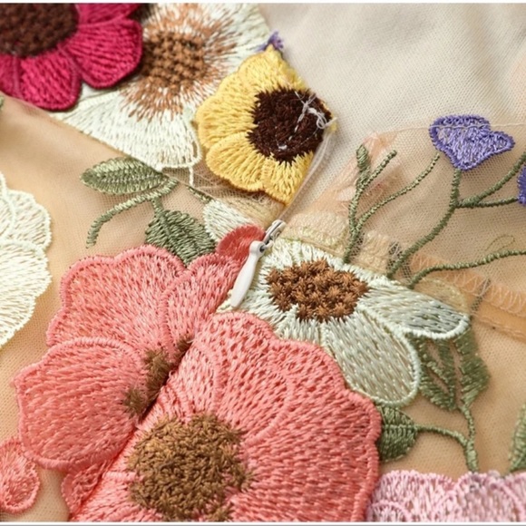 5⭐️CASA B💫| Blooming Elegance: The Enchanté Floral Embroidered Luxe Dress - Picture 15 of 16